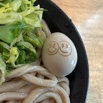 いこい - このお店のウリのトッピング"にっこり卵"♪