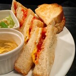 西原珈琲店 - サンドイッチ　トマトと卵焼き　1150円