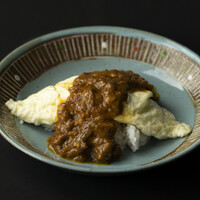 沖縄の白いオムレツとこだわりハッシュドビーフオムライス