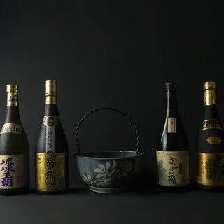 ラインナップを入れ替えながらご用意する、多彩な泡盛をどうぞ