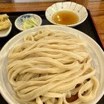 駕籠休み - 肉うどんのうどん、モチモチでうんまい^_^