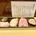 中華蕎麦 とみ田 - 豪華なトッピング