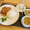 タイ・インター・テラス - ランチメニュー「鶏肉とカシューナッツ炒め」(1440円)