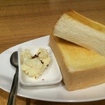 ローマ軒 - モーニングトースト2枚セット、厚切りパンのトーストに、マッシュポテトが付きます