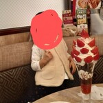 ココス 米沢店 - 顔よりおおきいパフェ！