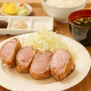 定食のご紹介♪厚切りヒレかつ定食！