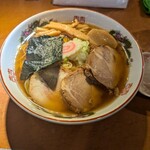 らうめん処 やまうり - ラーメン近景。
