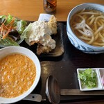 釜揚げうどん 鈴庵 - とり天にたっぷりのタルタルソース！これがまた美味かった！