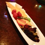 ショットバーラグ - ドライフルーツ盛り合わせ