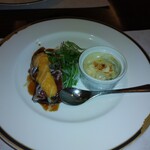 志喜亭 - 炭焼きカツオのドレッシング和え?と海鮮グラタン