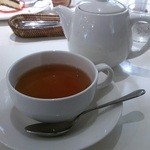 ラ・メゾン アンソレイユターブル - 紅茶（ダージリン）。