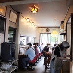盛 - 開店直後で店内既にいっぱいです