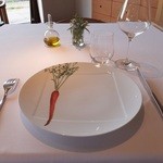 レストラン ビオス - テーブルセット。カトラリーはフランス製クリストフルでした。