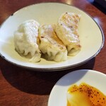 遊菜 - 焼きギョーザ。