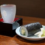 桶家乃隠居 - 南 純米吟醸生酒 おりがらみの２杯目と巻き寿司ハーフ