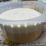 LAWSON - 料理写真:横から見るとクリームの多さがわかります
