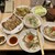 ぎょうざの店 ひょうたん - 料理写真:焼ぎょうざ2人前、水ぎょうざ2人前、回鍋肉、おかわりキャベツ、焼豚玉子飯、焼豚玉子飯(マヨ抜き)