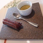 レストラン ビオス - 「インカの目覚め」というジャガイモから作ったチュロスは、ジャガイモの風味がとっても美味。バジルソースとも良く合います。