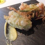 レストラン ビオス - ズッキーニと海老のフリット。ズッキーニの花の中に海老真乗が入っていました。
