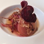 レストラン ビオス - ビーツとパスタ。ビーツは煮込みと素揚げ。