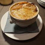 Oyster bar & Bistro Wharf 有楽町 - オニオングラタンスープ