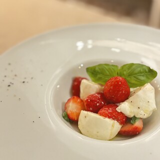 旬のフルーツや厳選食材を使った料理をご用意♪