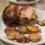 OVERWHELM HAMBURGER & BAR STAND - 