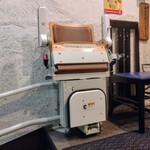 吟八亭 やざ和 - 足腰が不自由でもこれがありますので店舗利用できます