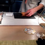 Yd'or - ウズラのコルドン・ブルー切り分け中