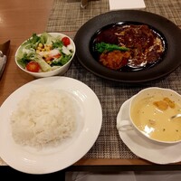 ザ・ループ(ホテルアゴーラリージェンシー大阪堺) - ハンバーグのBセット