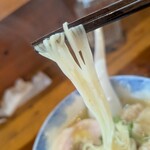 Ramen FeeL - 麺は透けるような細さ、でもコシはあるのです。
