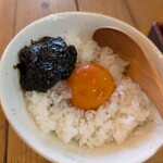 Ramen FeeL - 名古屋コーチンの卵に紫蘇の佃煮がベストマッチ