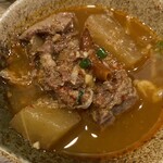 やきとり中山商店 - 和牛すじ煮込みをよそったところ
