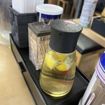 中華そば よしかわ - このお酢で味変もおすすめ