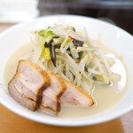 富白 - 鶏塩”ぶた入り”タンメン950円