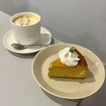 Khagee Cafe - ・パンプキンスパイスラテ(HOT)
・かぼちゃチーズケーキ