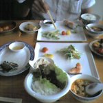 ミニ会席（奥）とレディースランチ（手前）