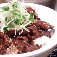 赤身焼肉 かるびあーの 新橋店 - 焼肉丼 by ぽいぇっとぽるしぇ