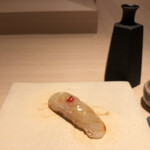 鮨なかむら - ヒラメの昆布締め　かんずりのせ