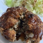 吉祥寺さとう - ゴロゴロ、ソースたっぷり、ゴロゴロメンチを切る！