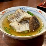 どぜう・四季料理 やぶや - カマス揚げ出し（¥680税込）
      京割烹仕込みの鰹と昆布の澄み切ったお出汁。。
      そしてカマスの香ばしさ！やはり揚げものの深みのある旨みとこのお出汁との組み合わせは最強です♪