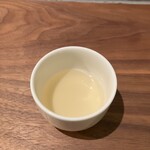 旬菜 だはんで - 初めに出される煮干しと昆布の出汁