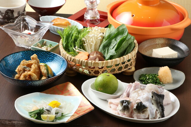 愛知 ふく専門店「福べ」とらふぐ刺身と明太子 レビューで10％OFF ふぐ 本場のとらふぐ刺し 「化粧箱入りふくセット仙崎／超冷