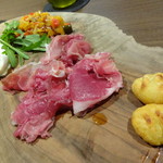 トムクリオーザ - 生ハムサラミと色々ちょこちょこ盛り　一人前