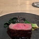 Itsuki - サーロイン、ちぢみほうれん草、黒トリュフ