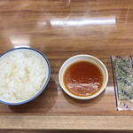 豚骨ラー麺 ごん太 - ご飯、餃子のタレ、海苔