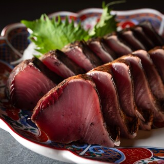 当店の名物は「かつをの藁焼き塩たたき」です！