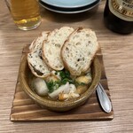 酒場 ヒナタ - 海老と里芋のアヒージョ