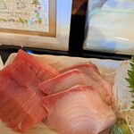 魚笑 - マグロ、ブリ、赤貝
