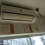 カレー専門店cafe New Delhi - お店の内観、以前の百名店に入っている証しがありました